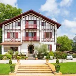 Holiday home Domaine D'exception, Piscine, Parc