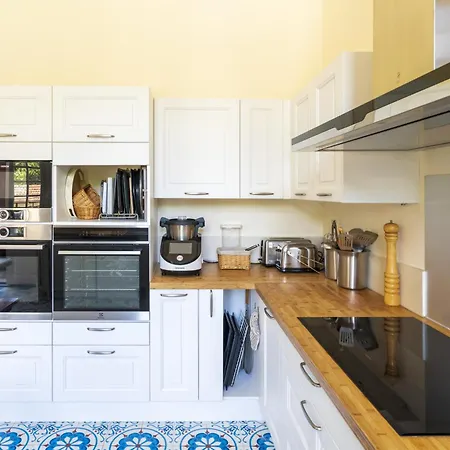 Вилла Domaine De Bellegarde *