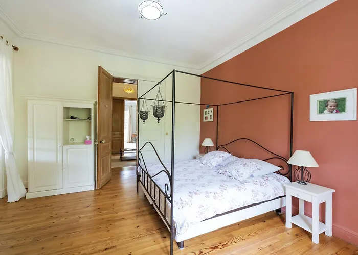 Domaine De Bellegarde * Сустон