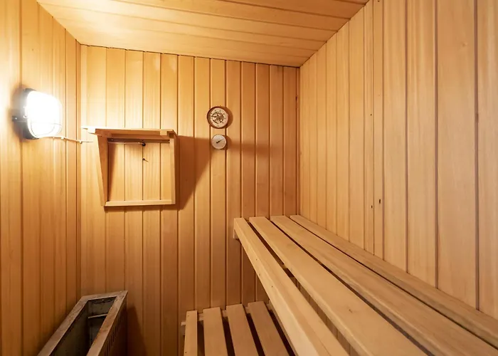 Вилла Domaine De Bellegarde Сустон