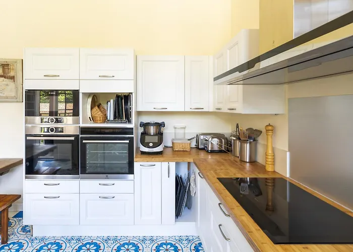 Вилла Domaine De Bellegarde *