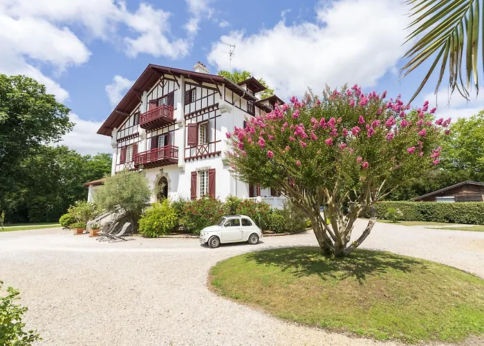 Вилла Domaine De Bellegarde *