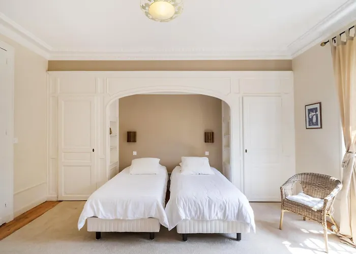 Вилла Domaine De Bellegarde *