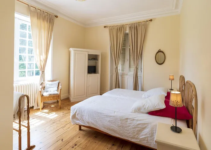 Domaine De Bellegarde Сустон