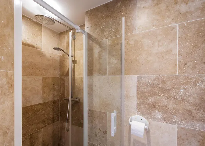 Domaine De Bellegarde Сустон